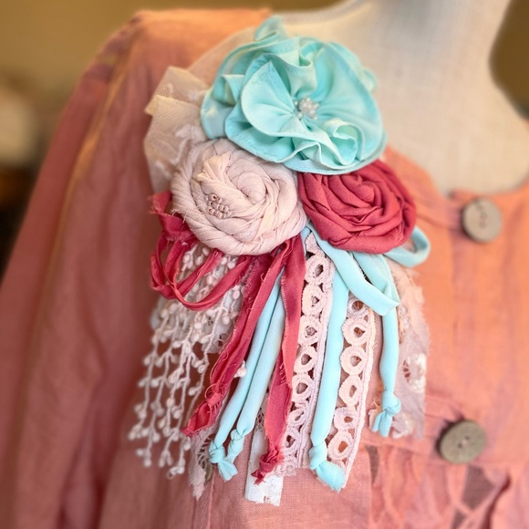 New Flower Pin Boutique great Christmas gift. Wedding lace, mother of the Bride - Picture 3 of 3